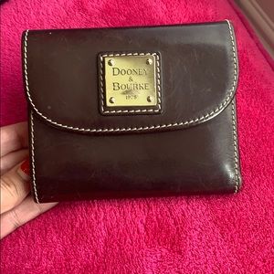 DOONEY & BURKE BROWN LEATHER WALLET